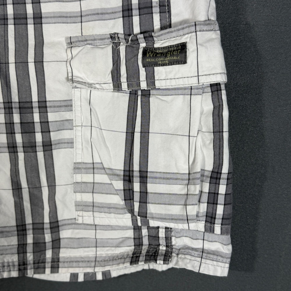 Wrangler Cargo Shorts Mens 34 White Plaid 60CMW1R Casual Cotton Utility Pocket - Picture 2 of 8